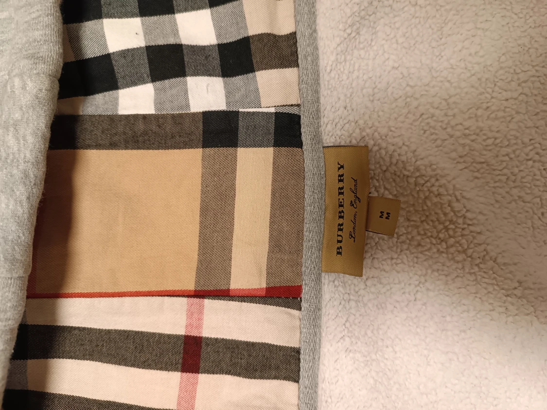 Grå Burberry hoodie med rutig foder - 2