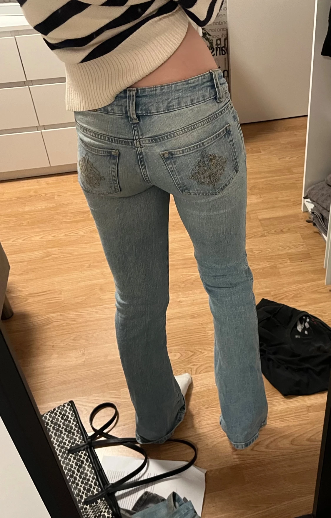 Ljusblå bootcut jeans