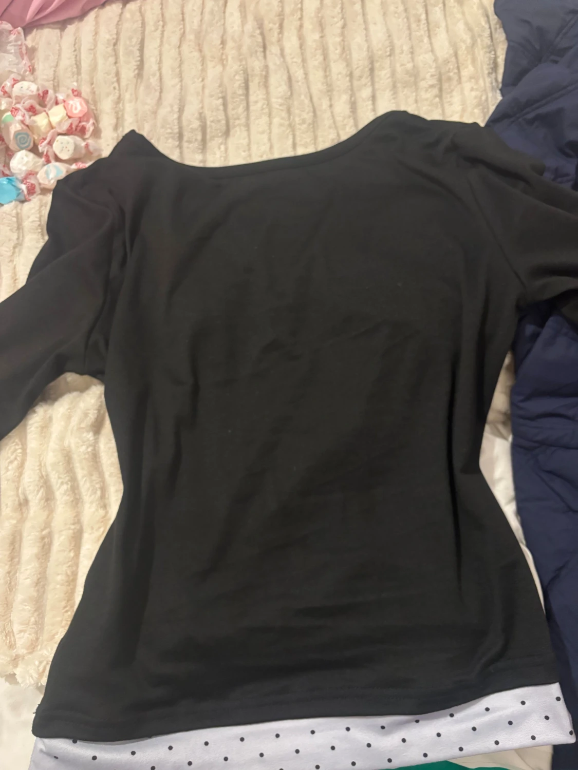 Svart långärmad topp med prickigt linne - 1