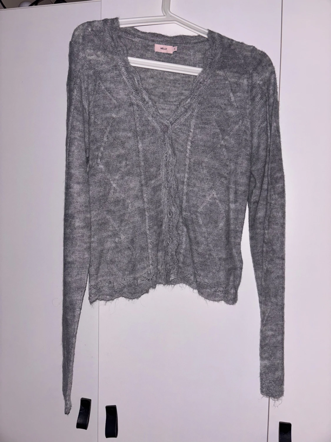 Grå stickad kofta från Nelly