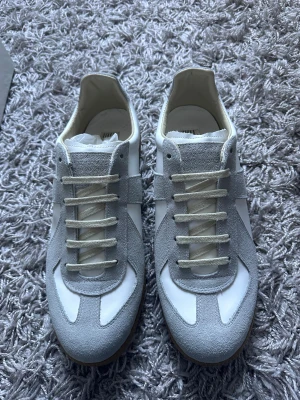 Maison Margiela gats - Tja, säljer ett par riktigt schyssta maison margielas gats till ett superpris! Köpta från våran leverantör som garanterar äkthet! Nypris ~5799kr vårat pris 3199!💸🤝