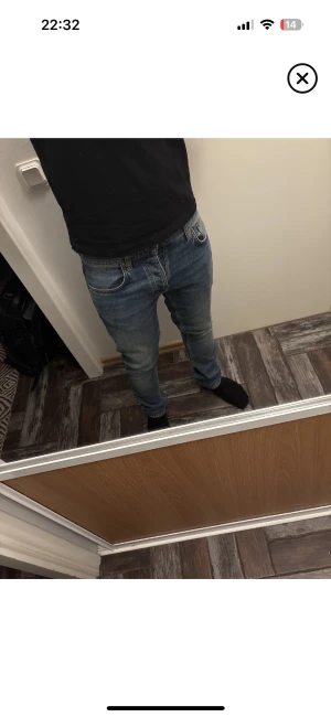 Nudie Jean slim/straight 30/32 - Jättesköna grim trim nudie jeans med en straight/slim fit med W30-L32. Jätte bra skick helt perfekta. Säljer pga inte min typ av jeans pris går såklart o diskuteras