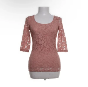 Rosa spets topp från Bershka - Rosa topp från Bershka. Blommigt spets mönster. Passar dig med storlek XS/S