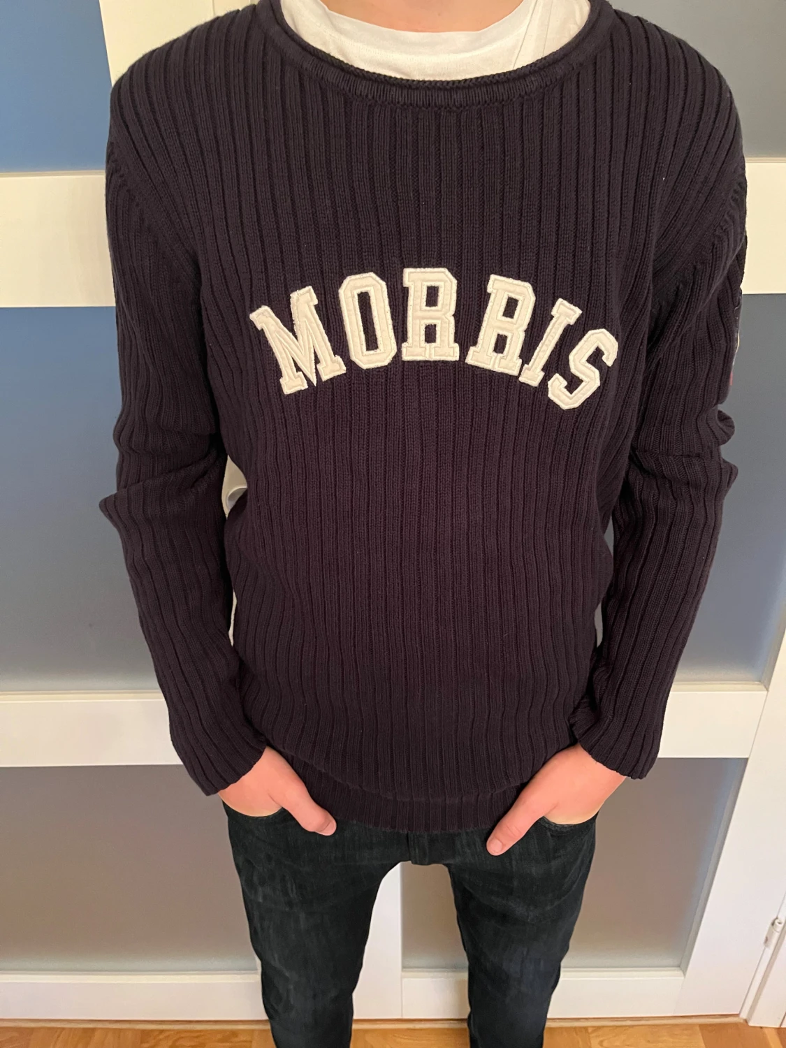 Mörkblå stickad tröja från Morris