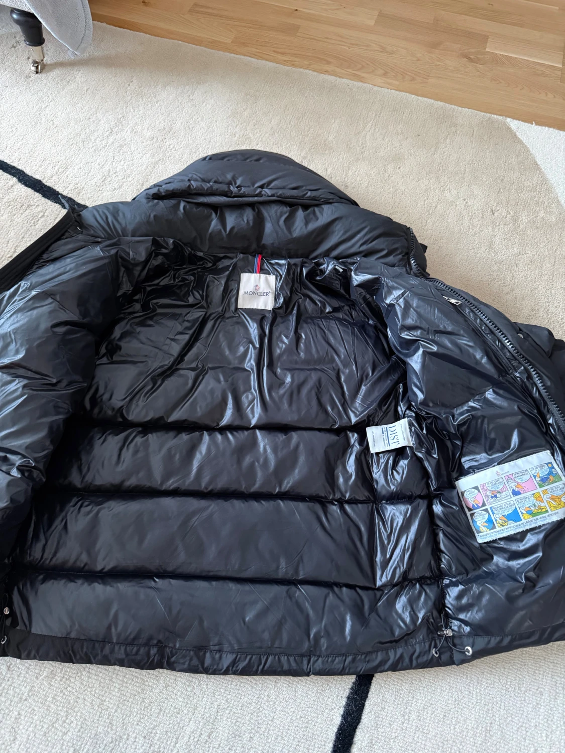 Svart Moncler dunjacka ”Hely ny!” - 2