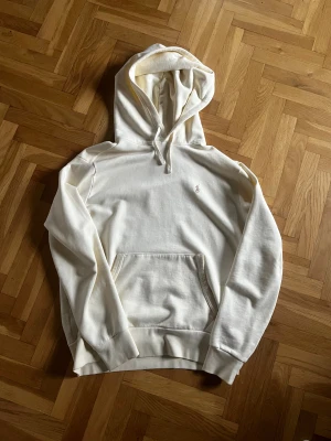 Vit hoodie från Polo Ralph Lauren - Bara skriv om du har några frågor 