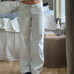 Ljusblå jeans weekday - Nyskick!🫶🏻storlek W26 L32