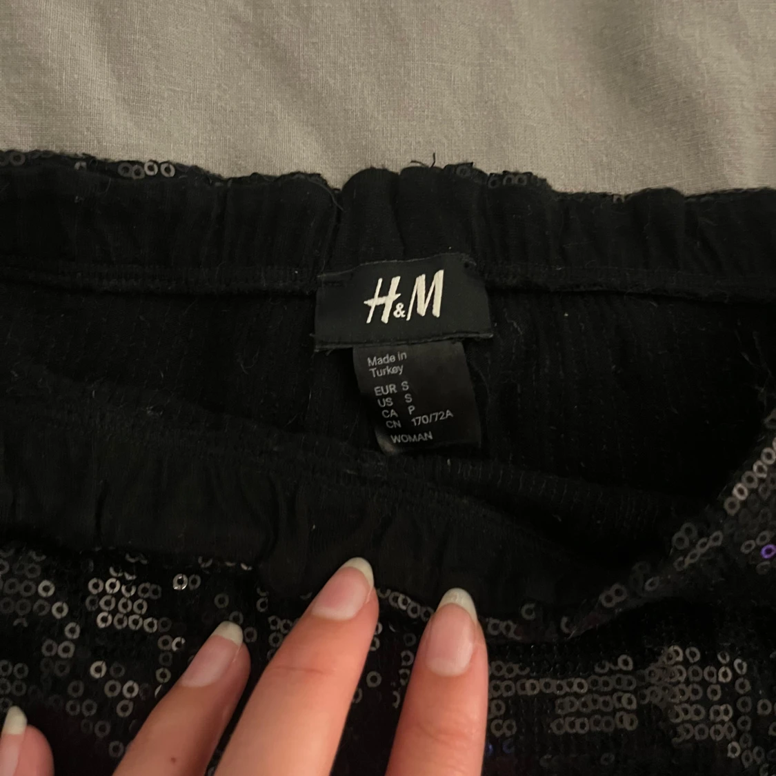 Svarta paljettshorts från H&M - 2
