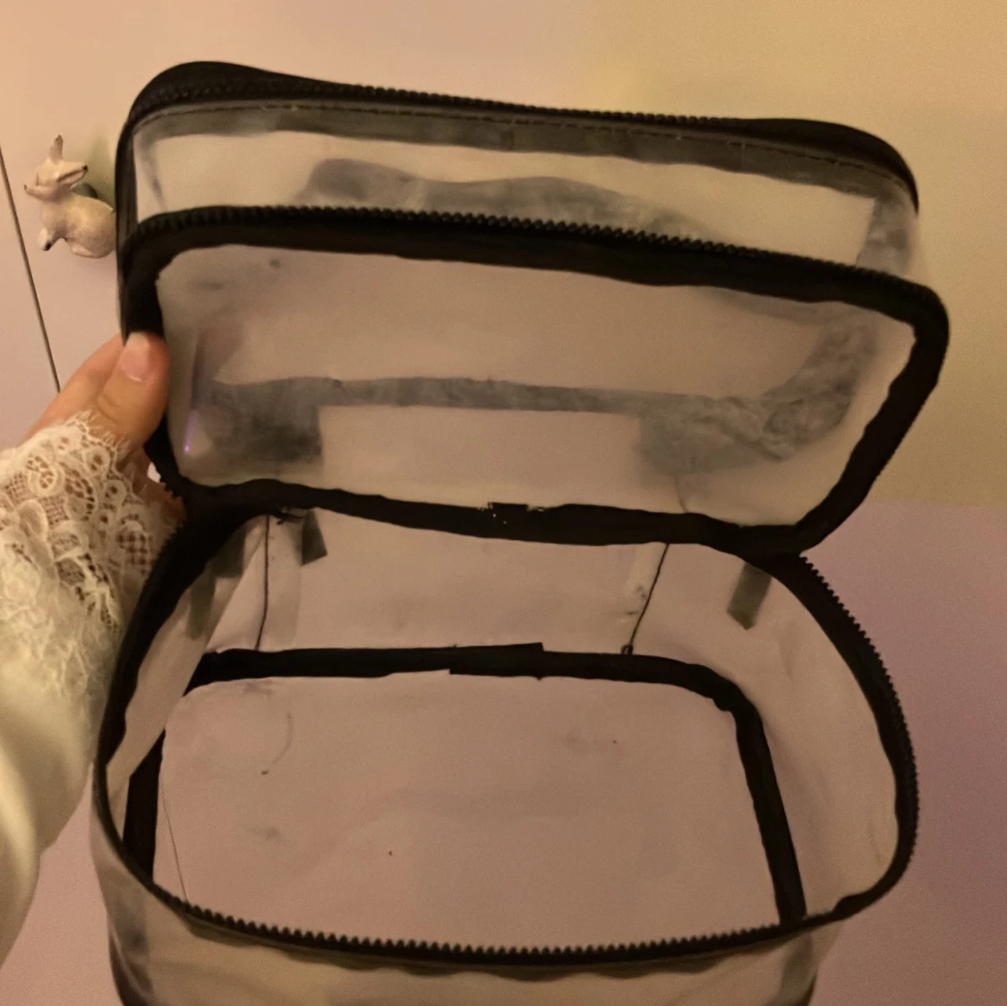 Transparent necessär med svart dragkedja - 4