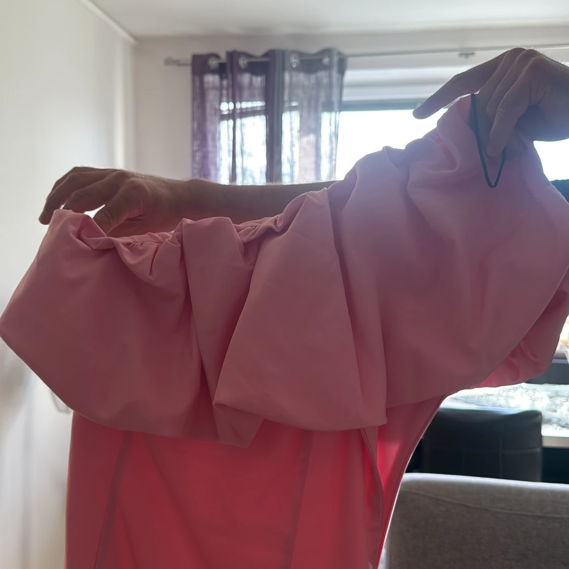 Rosa offshoulder kortklänning - 1