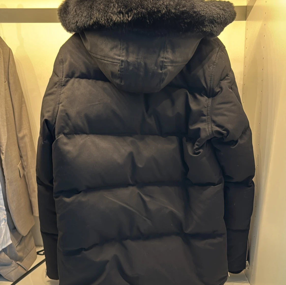 Svart pufferjacka från Moose Knuckles - 1
