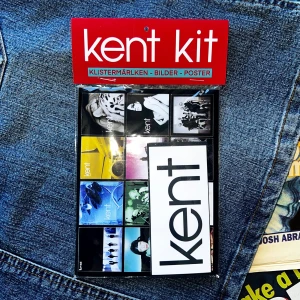 Kent pyssel kit  - Har slagit ihop min kärlek för Kent med min kärlek för scrapbooking och skapat ✨KENT Kitet✨ med Klistermärken, stickersheet, bilder och en A4 poster!   Detaljer:  Bild 3: Singel klistermärken med KENT och lyrics, utskrivna på olika fotopapper, ej slittåliga eller vattentåliga!  Bild 4: Sticker sheet, utskrivet på klistermärkespapper (känns som fotopapper)   Bild 5: Olika bilder, utskrivna på fotopapper   Innehåller även ; liten tidningsartikel utskriven på vanligt papper & A4 poster med massa Ke