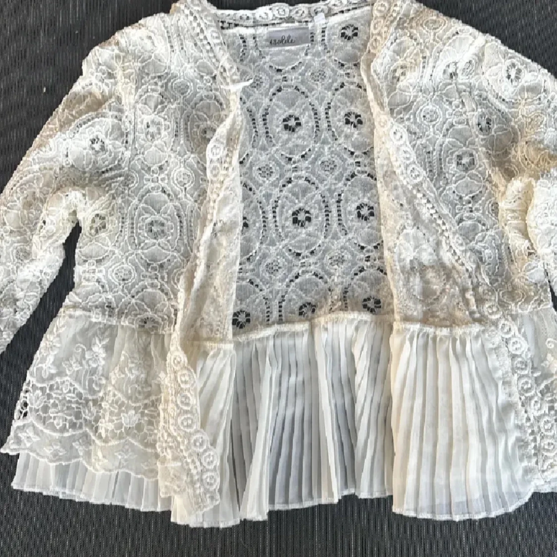 Vit spetskofta från Esmé - 2