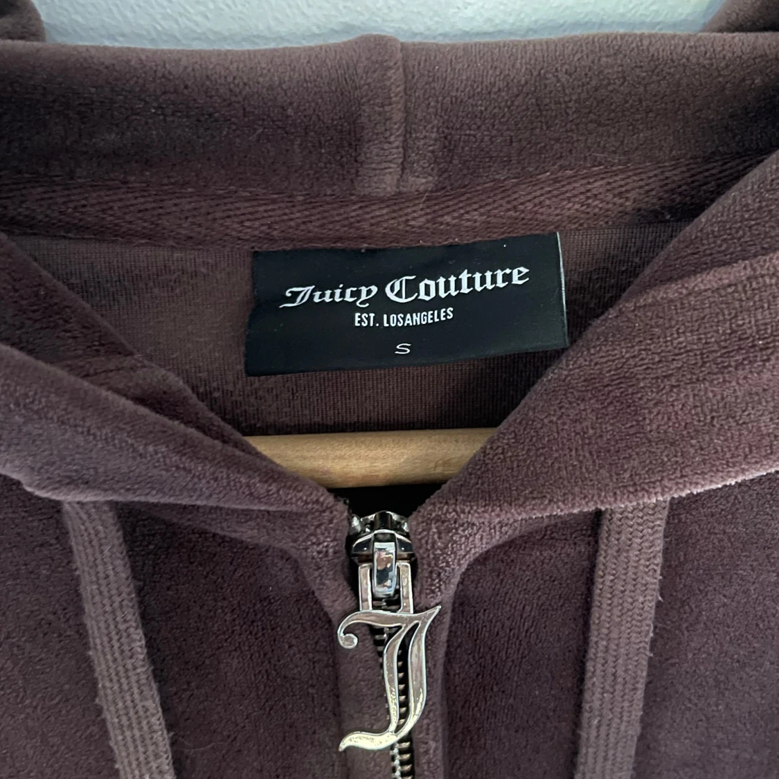 Brun velour hoodie från Juicy Couture - 1