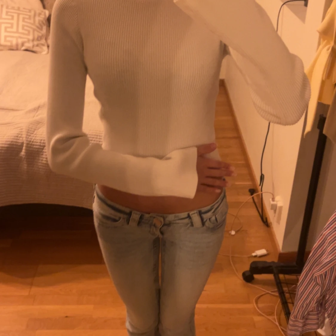 Vit ribbad croppad tröja - 2