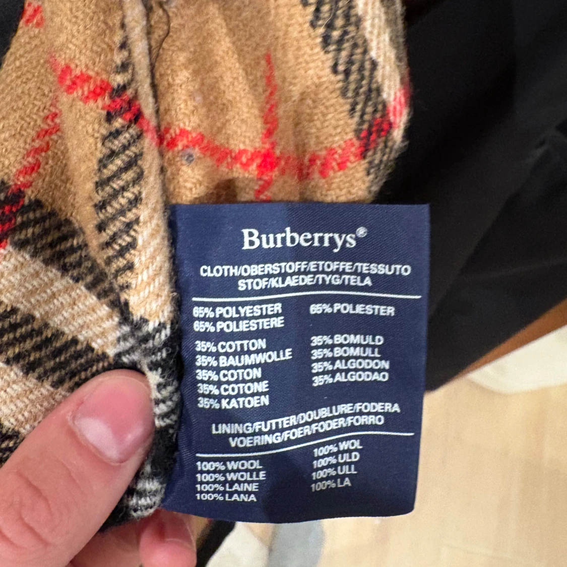 Svart Burberrys rock  - 4