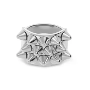 Edblad ring med nitar - Säljer min Edblad ring i 16.80. Den har inga defekter men säljer för att jag har bytt från silver till guld. Är också annars väldigt öppen för byte i samma storlek fast guld💕