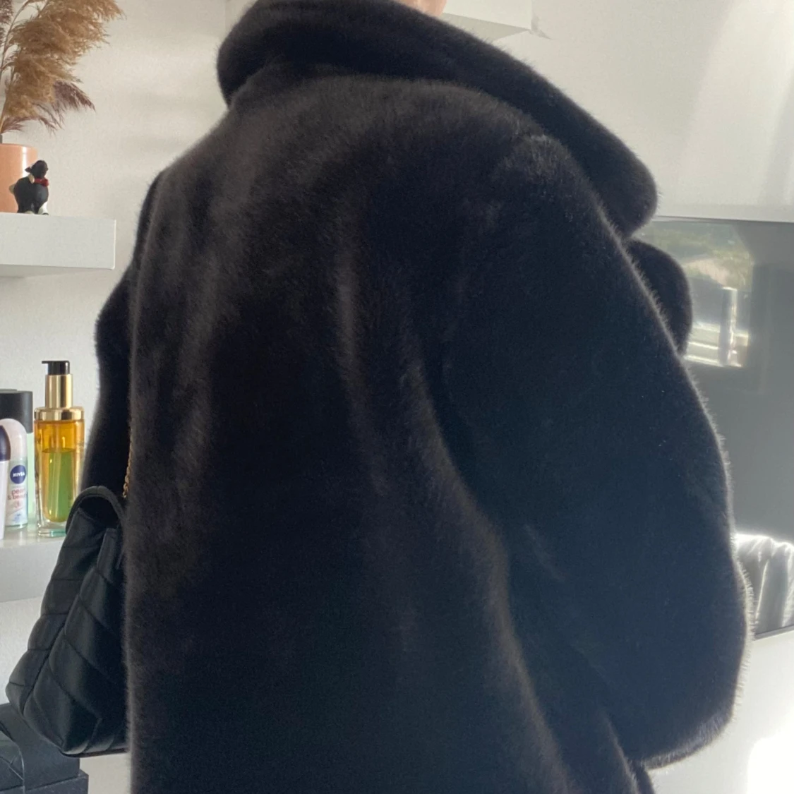 Svart pälsjacka  - 2