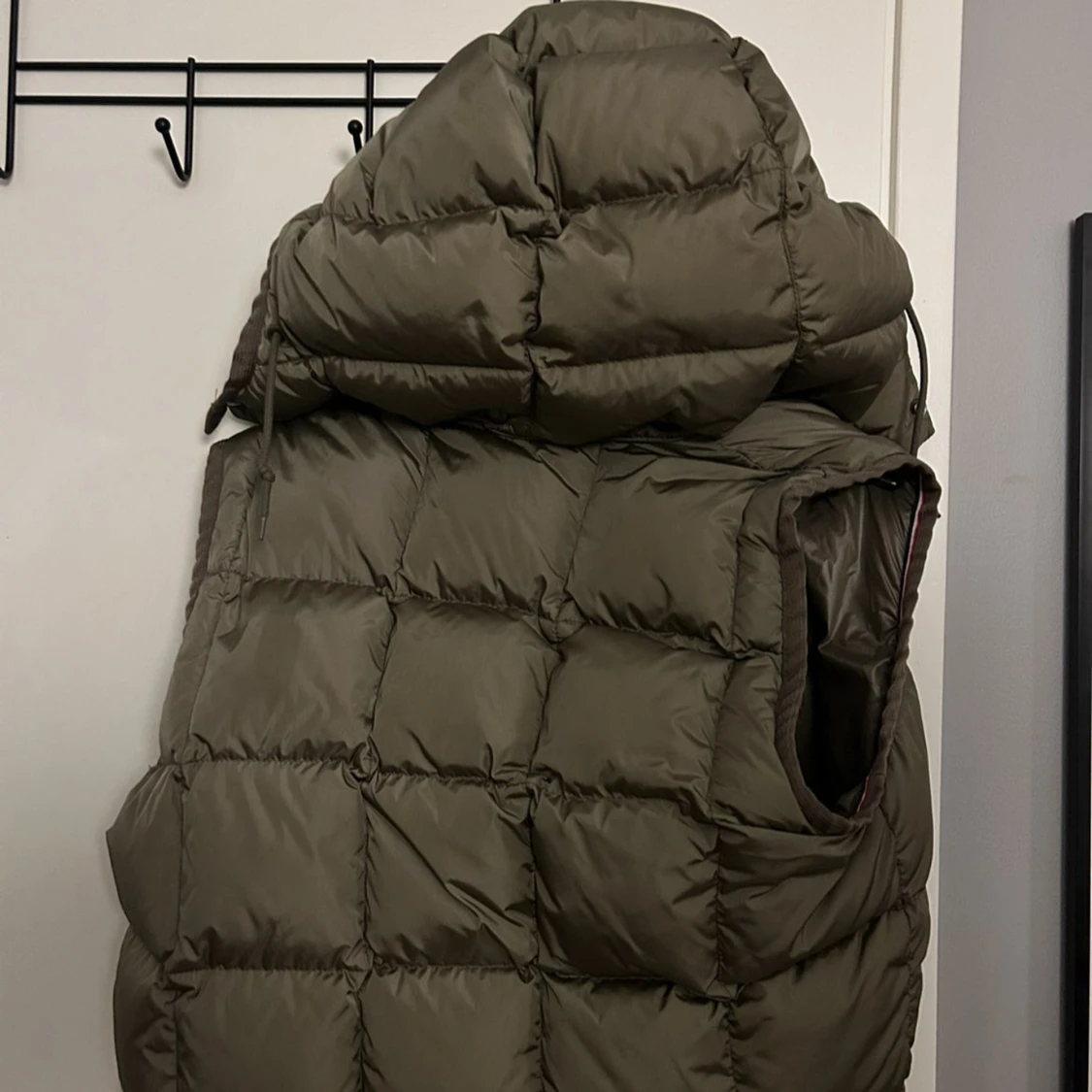 Olivgrön dunväst från Moncler - 1