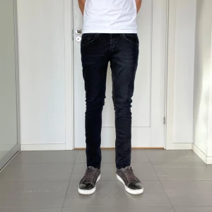Dondup George jeans  - Säljer nu dessa Dondup George jeans, skriv för fler bilder/frågor🙌🏼