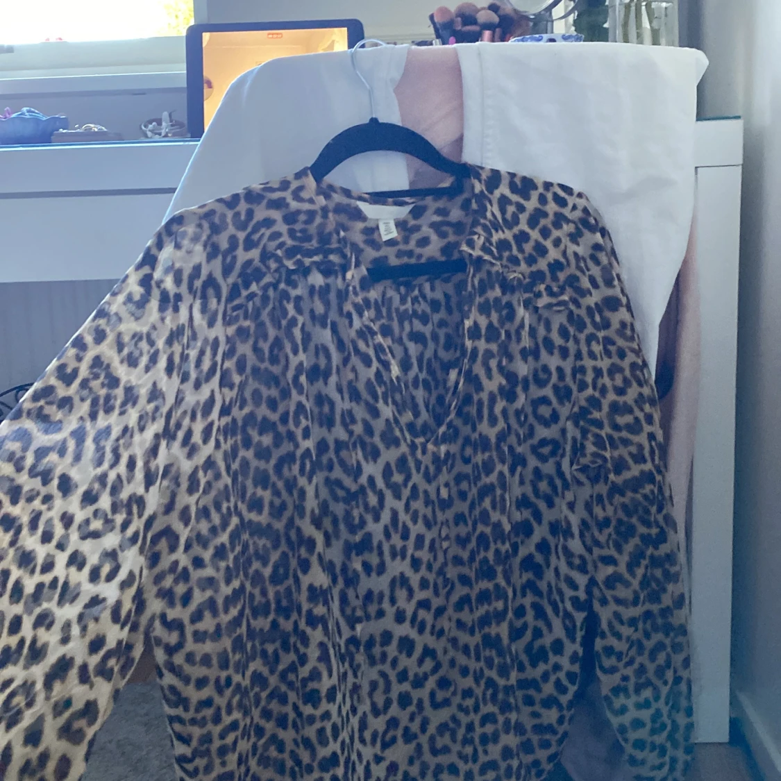 Leopardmönstrad blus från H&M