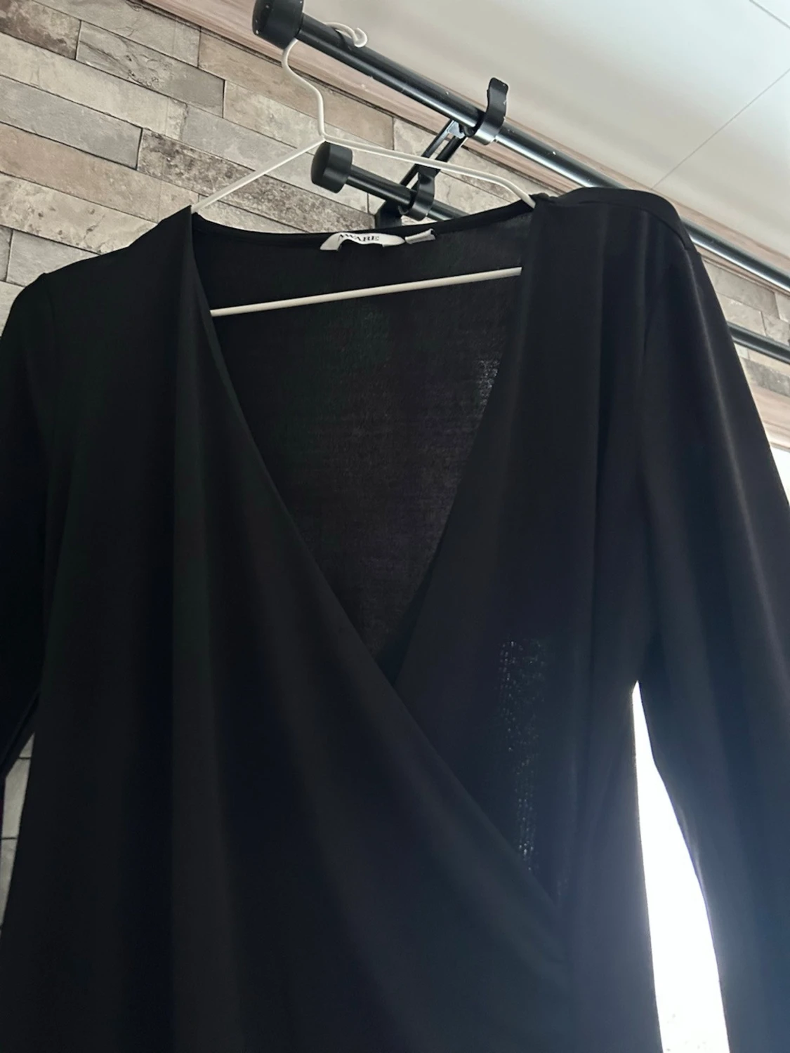 Svart omlottklänning från Aware - 4