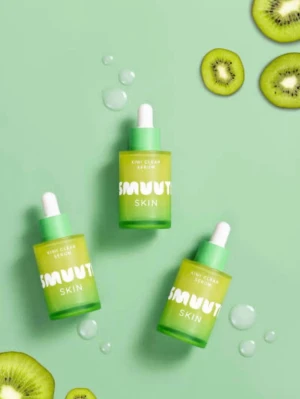 Smuuti Skin Kiwi Clean Serum - Fräscht serum från Smuutti Skin med kiwi-extrakt. Kommer i en grön glasflaska med pipett för enkel applicering.  Helt ny oanvänt och i förpackningen❤️