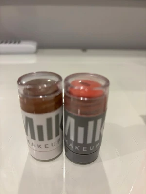 Milk Makeup stick duo - Milk bronser och blush. Användes fåtal gånger och aldrig tagen direkt på ansiktet utan på palett. Man kan köpa båda för 350 eller en för 200🤗