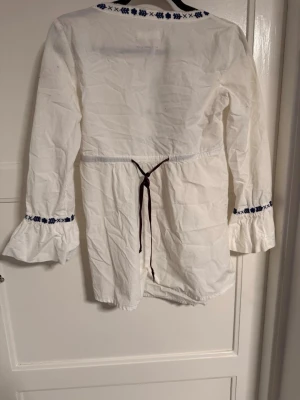 Odd Molly  - Fin bluss använd typ en gång. Inga skavanker och är i helt nyskick. Står ingen direkt storlek men skulle ta den som en S/M