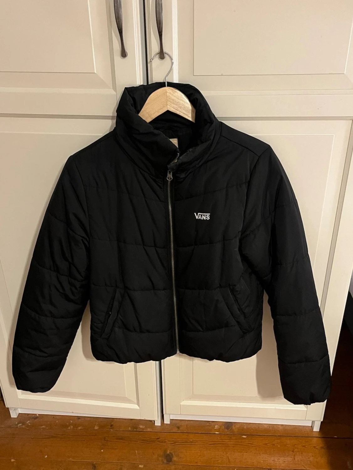 Svart pufferjacka från Vans