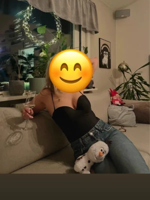 Viral HM body - Säljer denna virala HM body som varit slutsåld länge!! Köpt på vinted men jag säljer då den inte passar och tidigare ägare endast använde den en gång🤗 Storlek 80C och passar S/M i toppar och B-D kupa skulle jag tro🌟