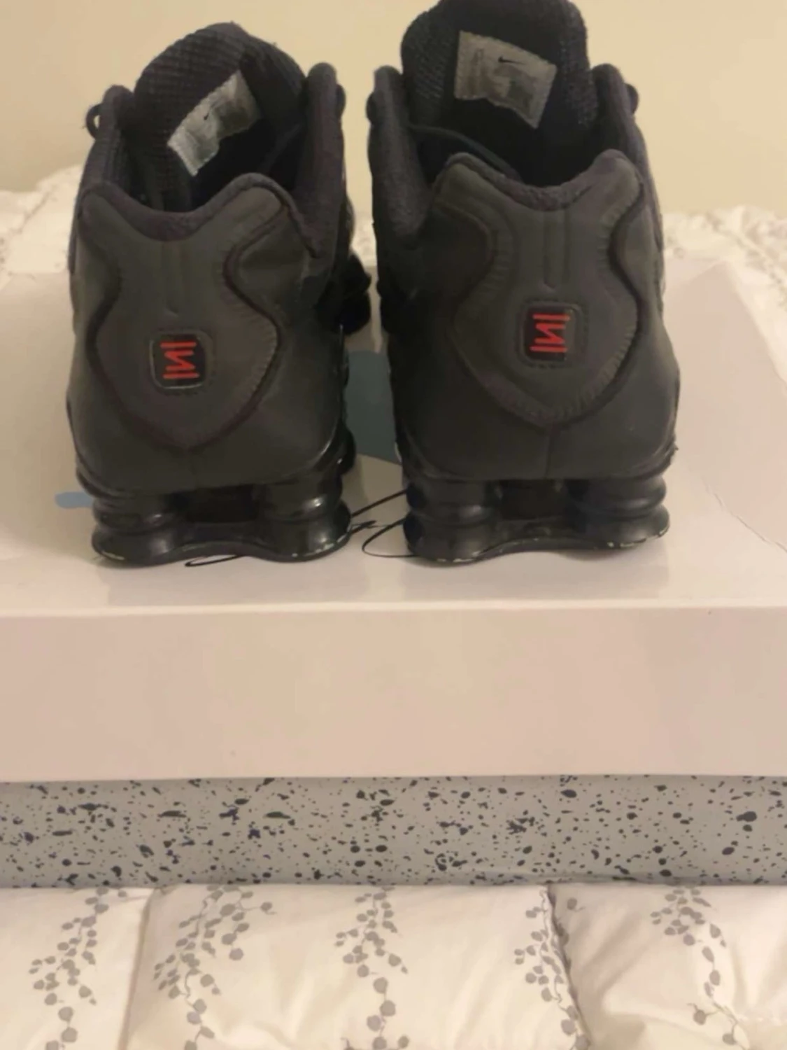 Nike Shox svarta sneakers strl 41 - 1