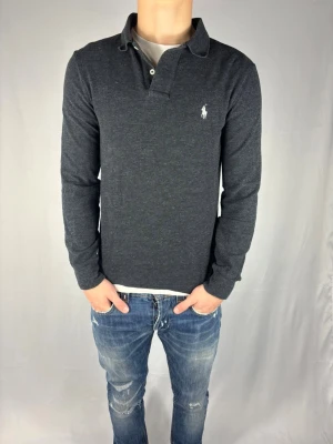 Ralph lauren piké - Ralph lauren piké lång armad | pris = 399kr | Storlek S | Modellen är 178 cm | hör av dig vid fundering! 