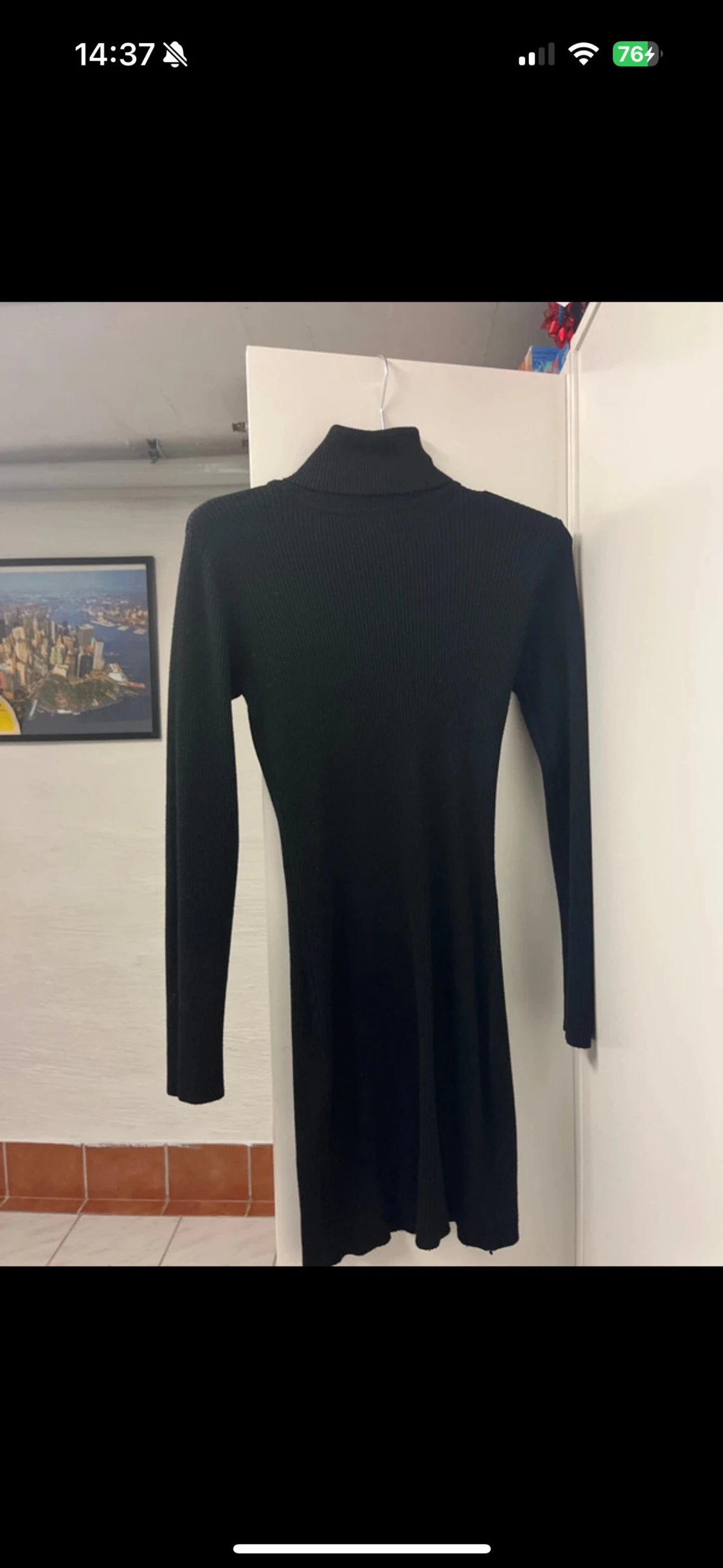 Svart ribbad poloklänning