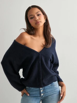 Stickad tröja - Superfin stickad tröja från Nelly. Använd Max 2 ggr så den inte passade i storlek😊