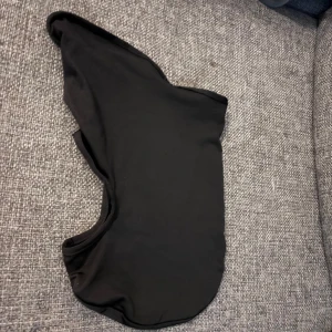 Svart balaclava  - En enkel svart balaclava för 30kr st. Har 5 st så 5 st för 150kr