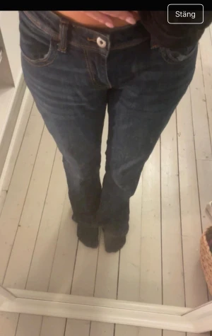 Bootcut jeans  - Super fina low waist bootcut jeans som inte kommer till användning, jag är 162 för referens, använd köp nu! Knappt använda så i fint skick🩷