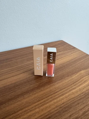 Juicy Lip Oil från CAIA - Är helt ny och oanvänd. Nypris är 245 kr.