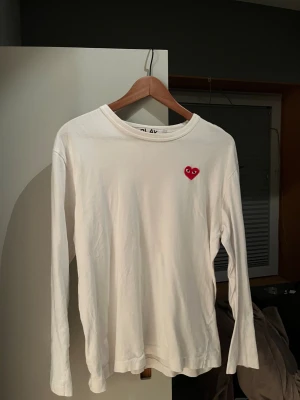 Play Comme tröja! - Det är L men litten så passar någ M och S