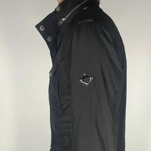 J.Lindeberg field jacket - Säljer en riktigt snygg och trendig J.Lindeberg field jacket i fint skick, storlek M, vid frågor är det bara att skriva //Gramenti