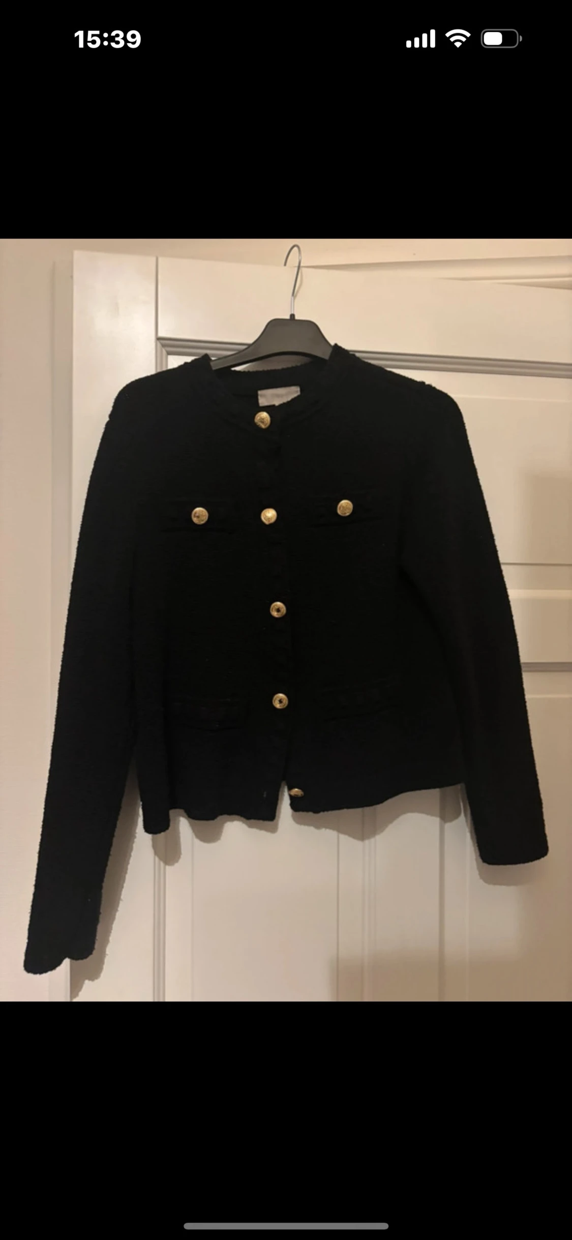 Svart kofta med guldknappar från H&M