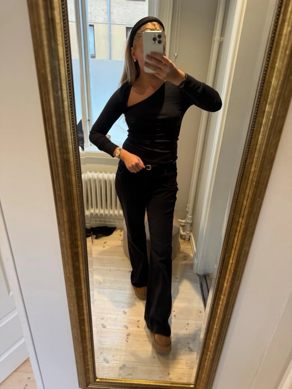 Svart topp med lång ärm