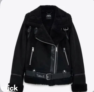 Zara jacka  - Svart Zara jacka. Meddela om du har frågor eller vill ha mer bilder, eller diskutera pris🥰