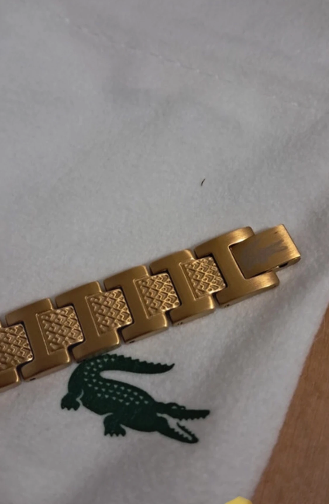 Guldfärgat armband från Lacoste - 1