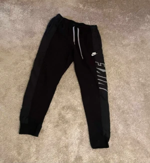 Nike mjukis+ shorts - Köpt i Barcelona. 