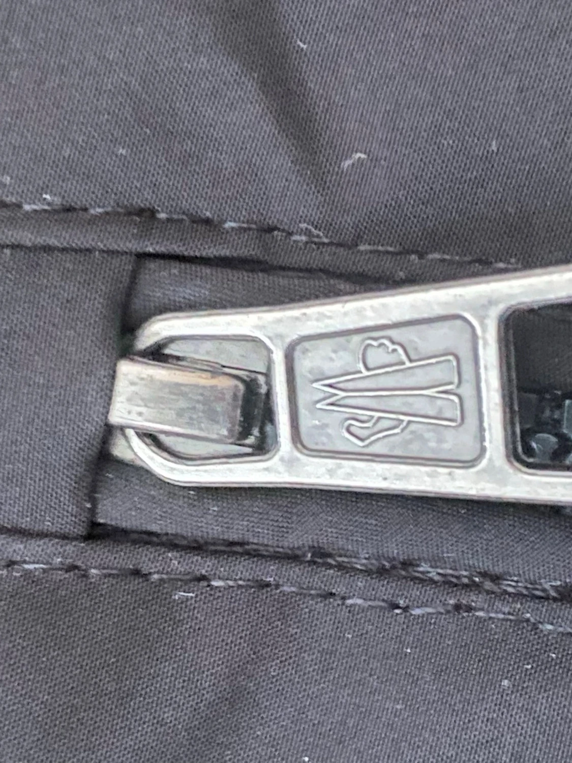 Svart Moncler dunjacka med huva - 4