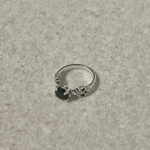 Fleur De Lis Black Stone Ring - Us 8