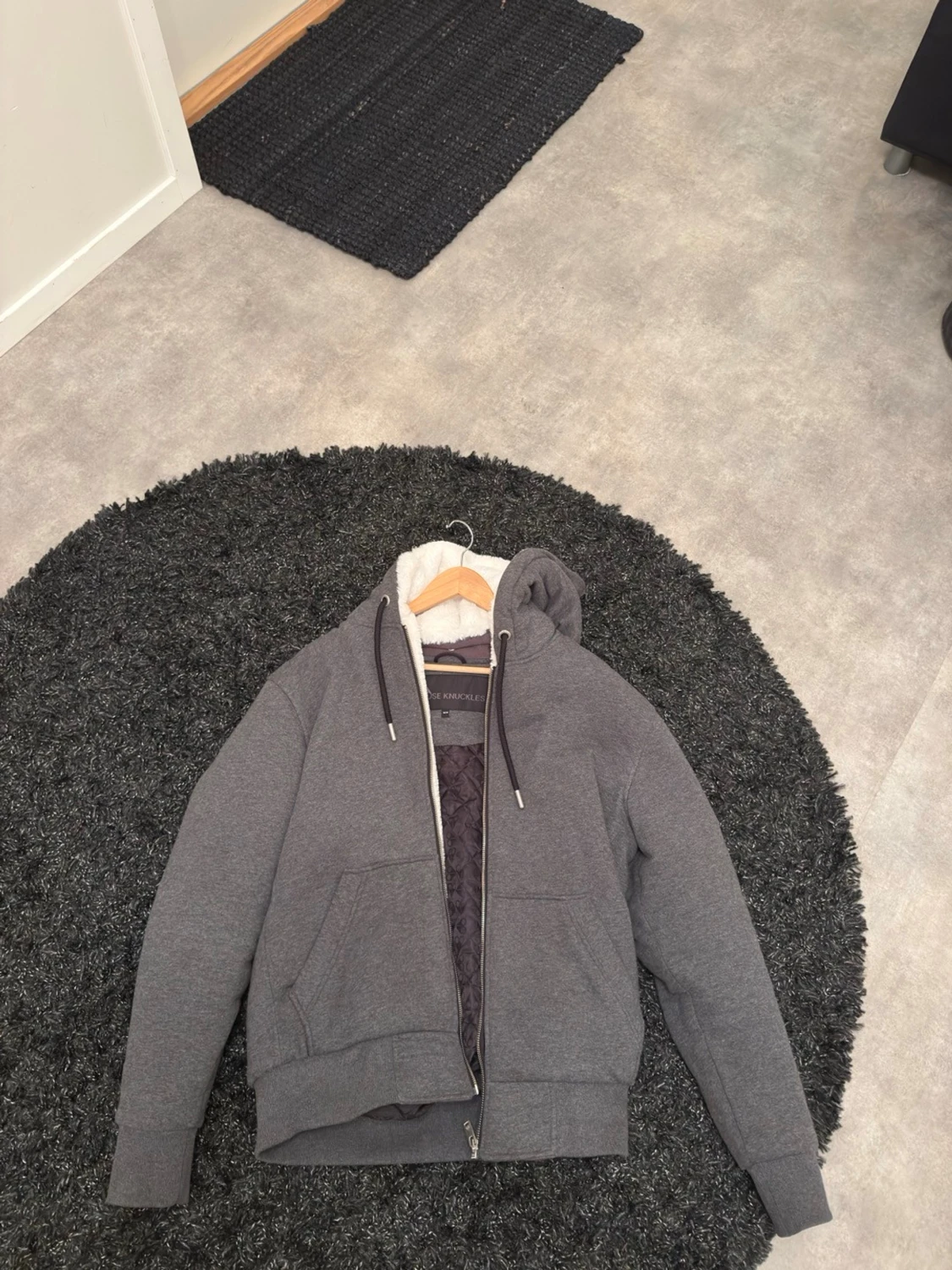 Grå teddyjacka från Moose Knuckles