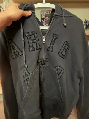 Axel Arigato hoodie - Väldigt bra skick 8/10, storlek XL passar L också. Vid frågor hör av er MVH Ribban!