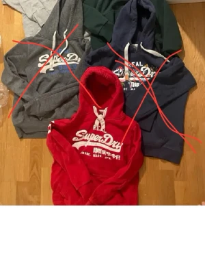 Superdry bulk  - Tja! Jag säljer nu ut mina Superdry hoodies. För ett riktigt bra pris. Som man kan resella med. Skriv vid minsta fråga